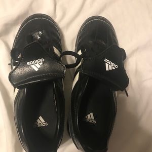 Boys Adidas Puntero cleats size 1.5
